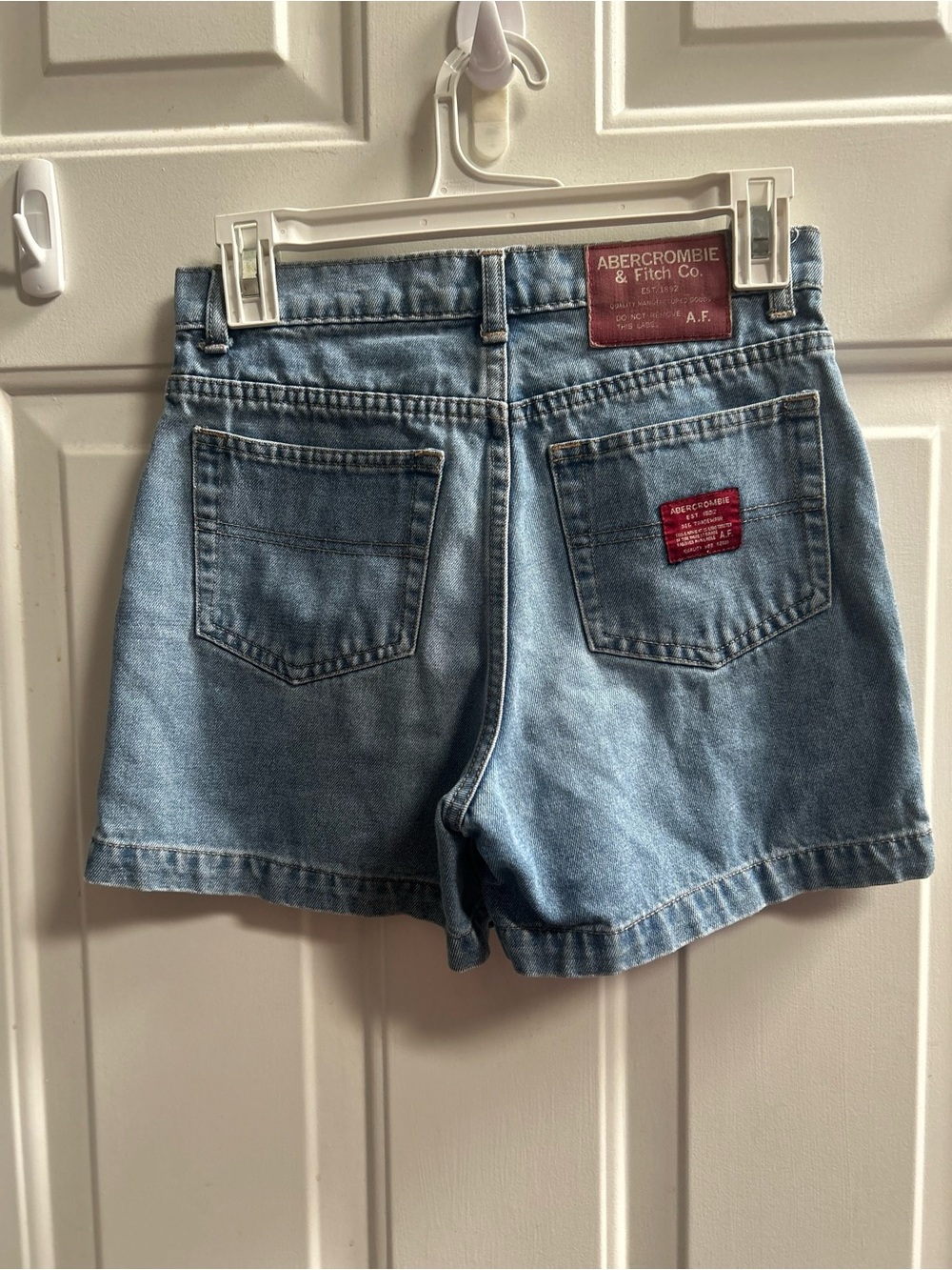 Y2K Abercrombie & Fitch medium wash Denim High-Rise Women’s Shorts Sz 28